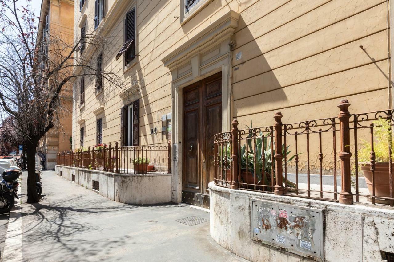 La Corte Pontificia 3* Rome