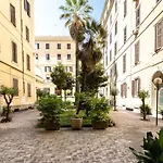 Guest House La Corte Pontificia
